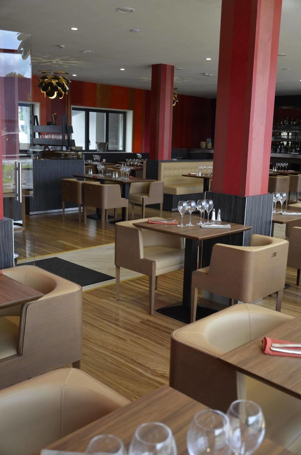Le Grand Hotel Maubeuge Esterno foto
