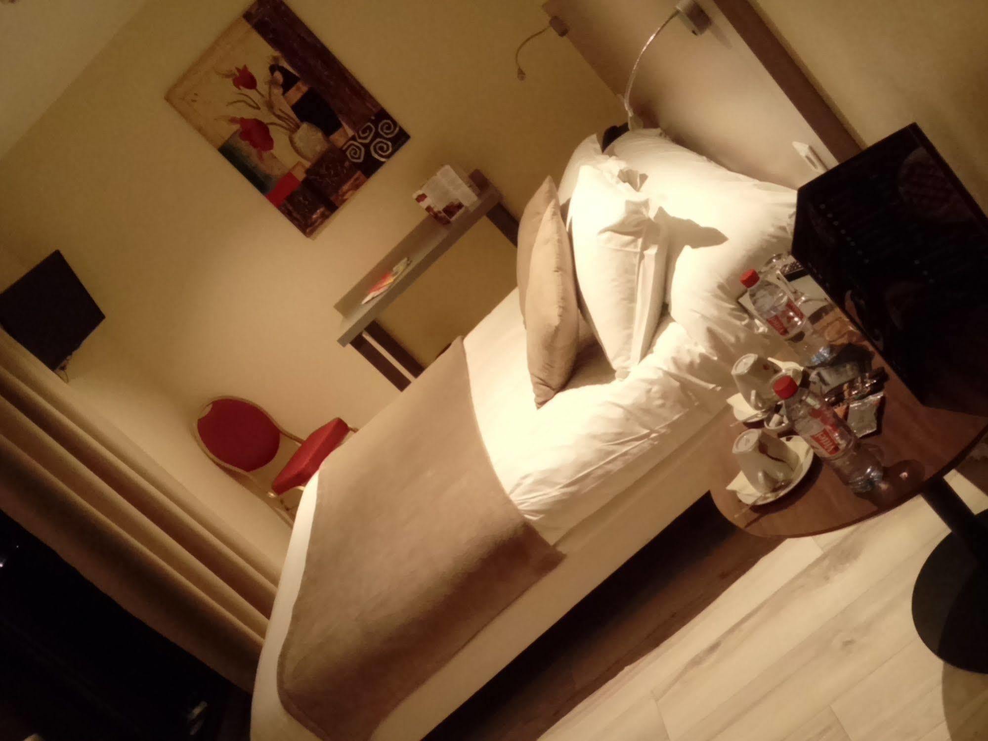 Le Grand Hotel Maubeuge Esterno foto