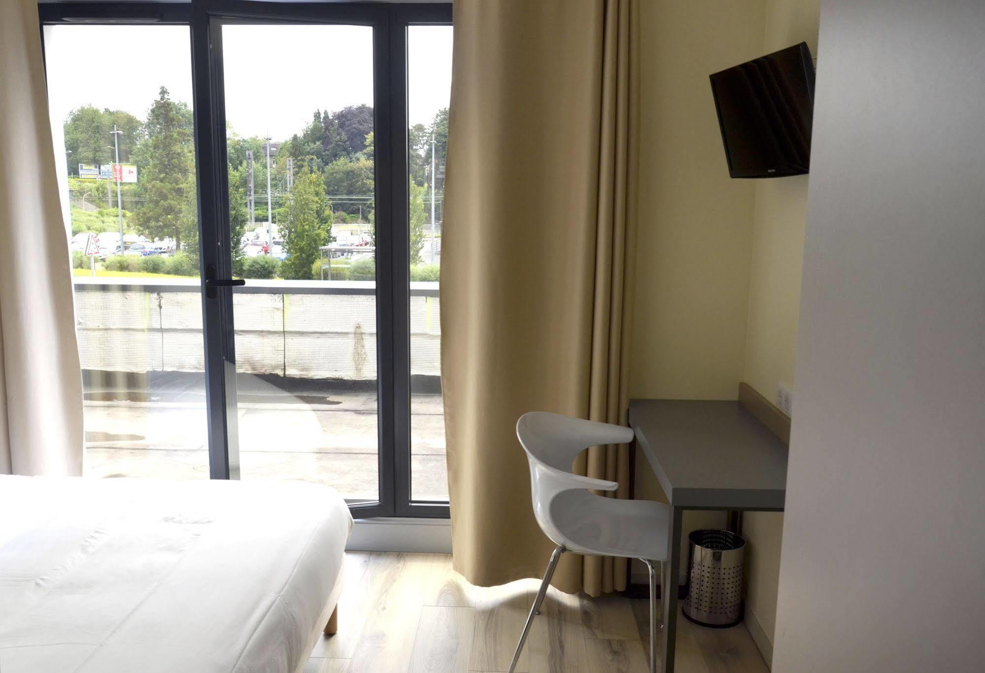 Le Grand Hotel Maubeuge Esterno foto