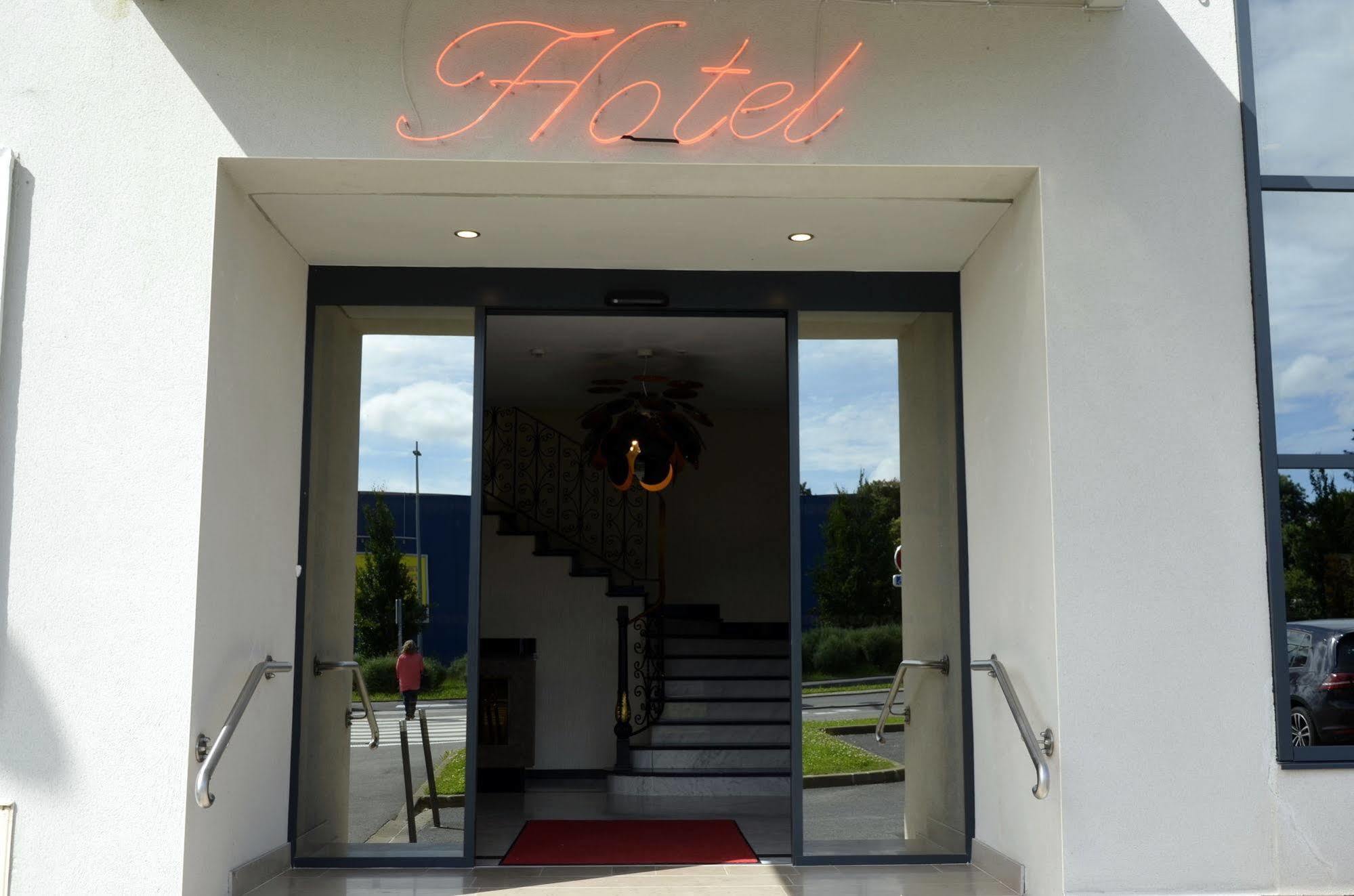 Le Grand Hotel Maubeuge Esterno foto
